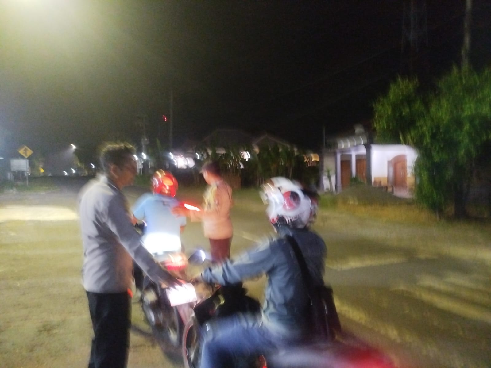 Antisipasi Cegah Gesekan Antar Perguruan Silat, Sajam, handak Polsek Jatikalen Laksanakan Operasi Sreg di depan mapolsek