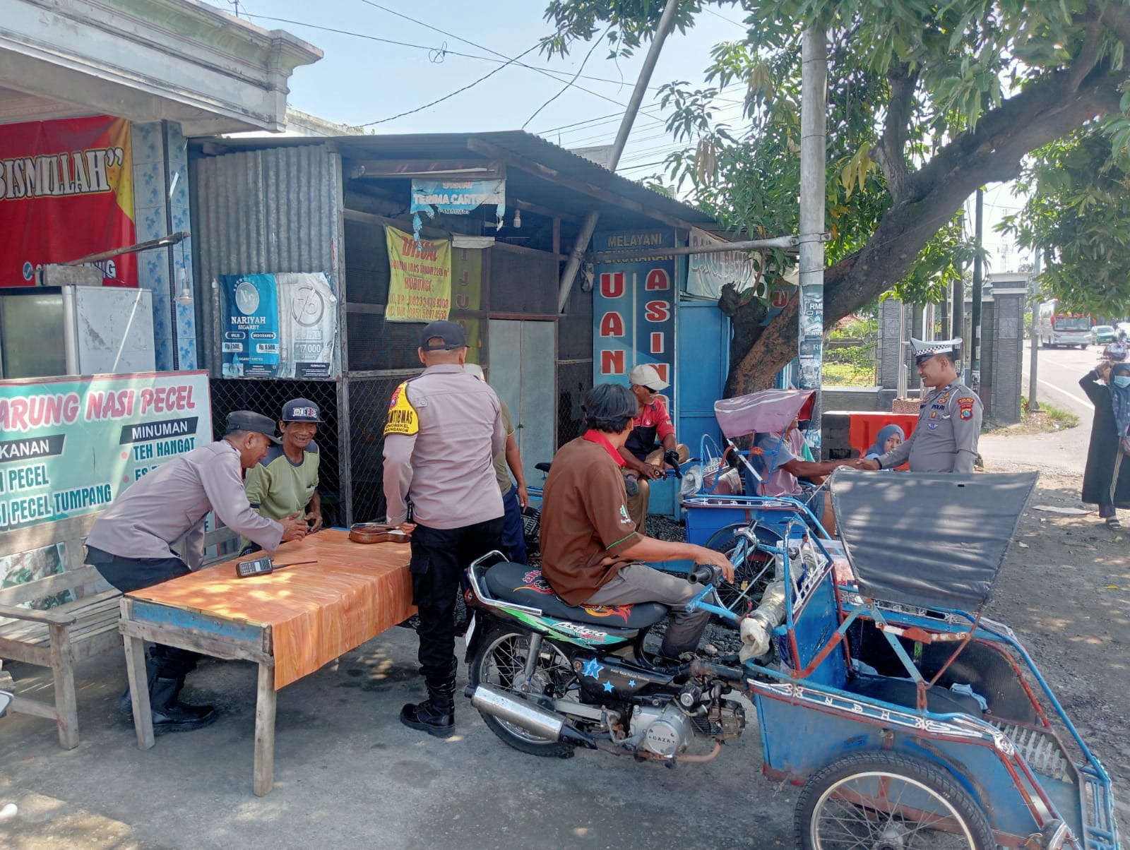 Regu Siaga Polsek Warujayeng Laksanakan Patroli Dialogis di Terminal Barong