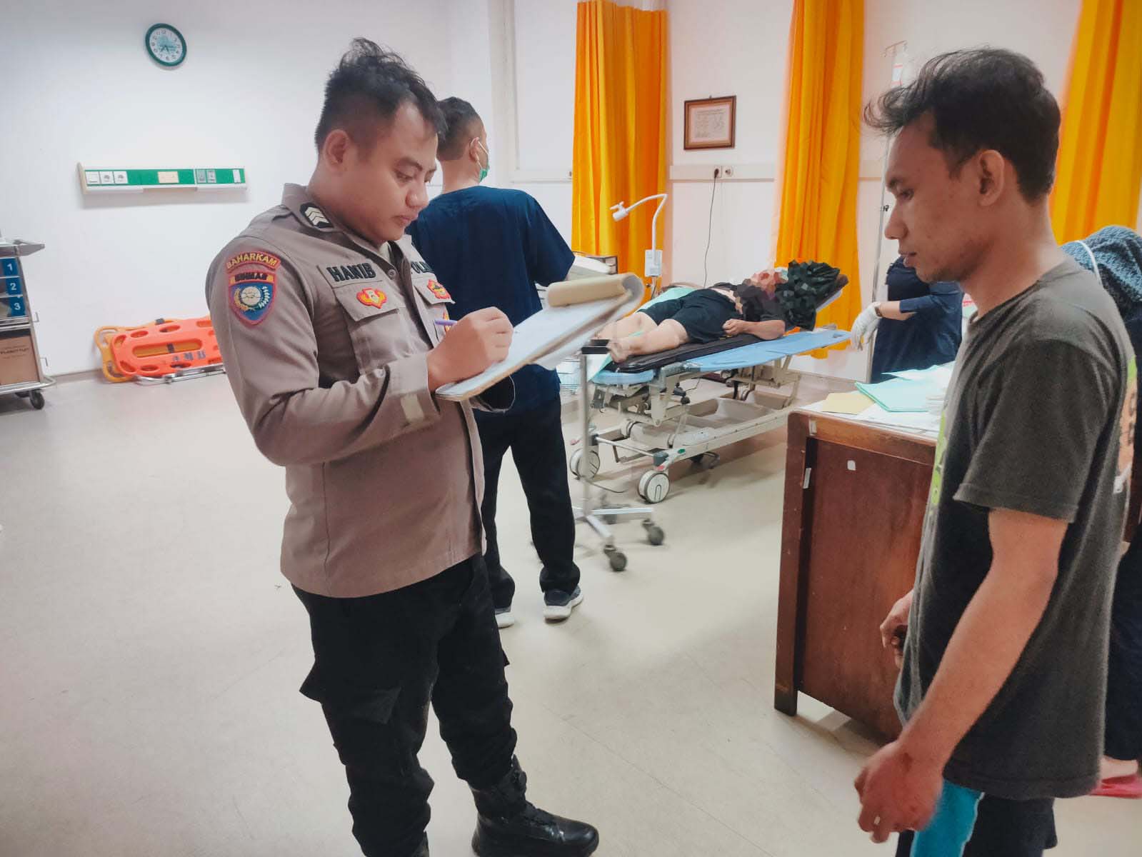 Gerak Cepat Polsek Warujayeng Evakuasi Korban Kecelakaan di Jalan R. A. Kartini