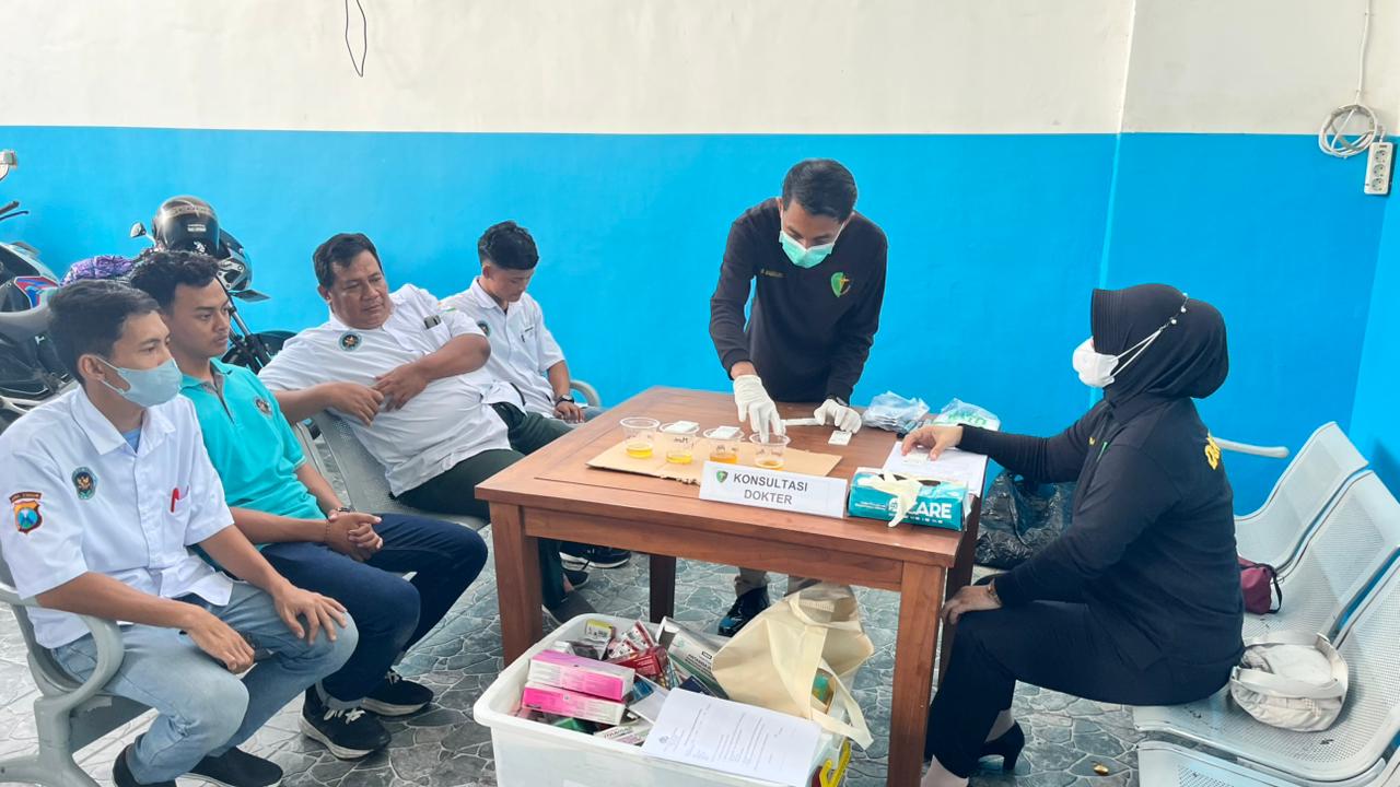 Polres Nganjuk dan Sidokkes Periksa Kesehatan Driver SPPG Kemala Bhayangkari, Lengkapi dengan Pemberian Obat dan Vitamin Gratis