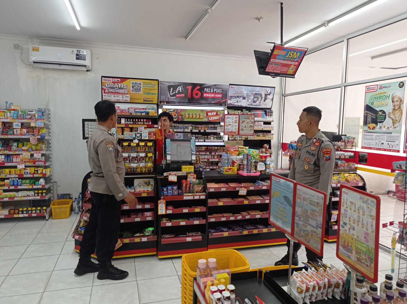 Polsek Kertosono Gelar Patroli di Toko Swalayan, Berikan Himbauan Kamtibmas Waspada Curanmor