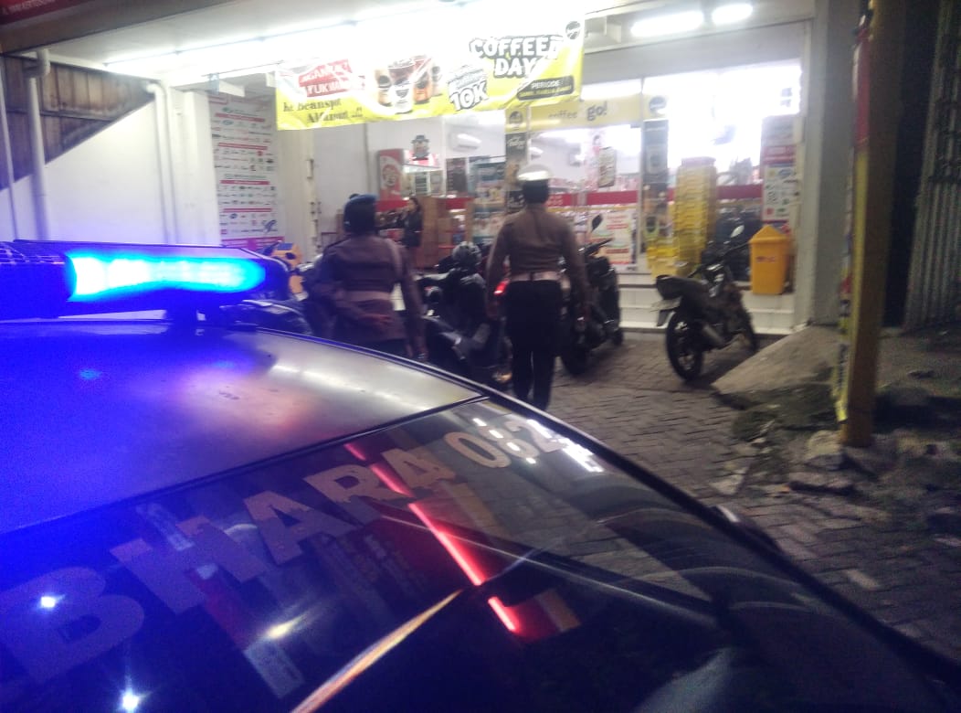 Polsek Kertosono Gelar Patroli di Toko Swalayan, Berikan Himbauan Kamtibmas Waspada Curanmor