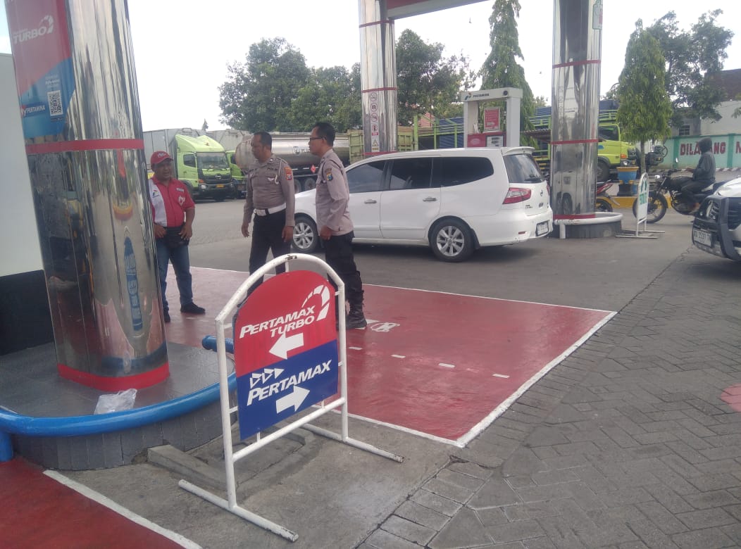 Cek Stok BBM, Patroli Samapta Sampaikan Himbauan Kamtibmas