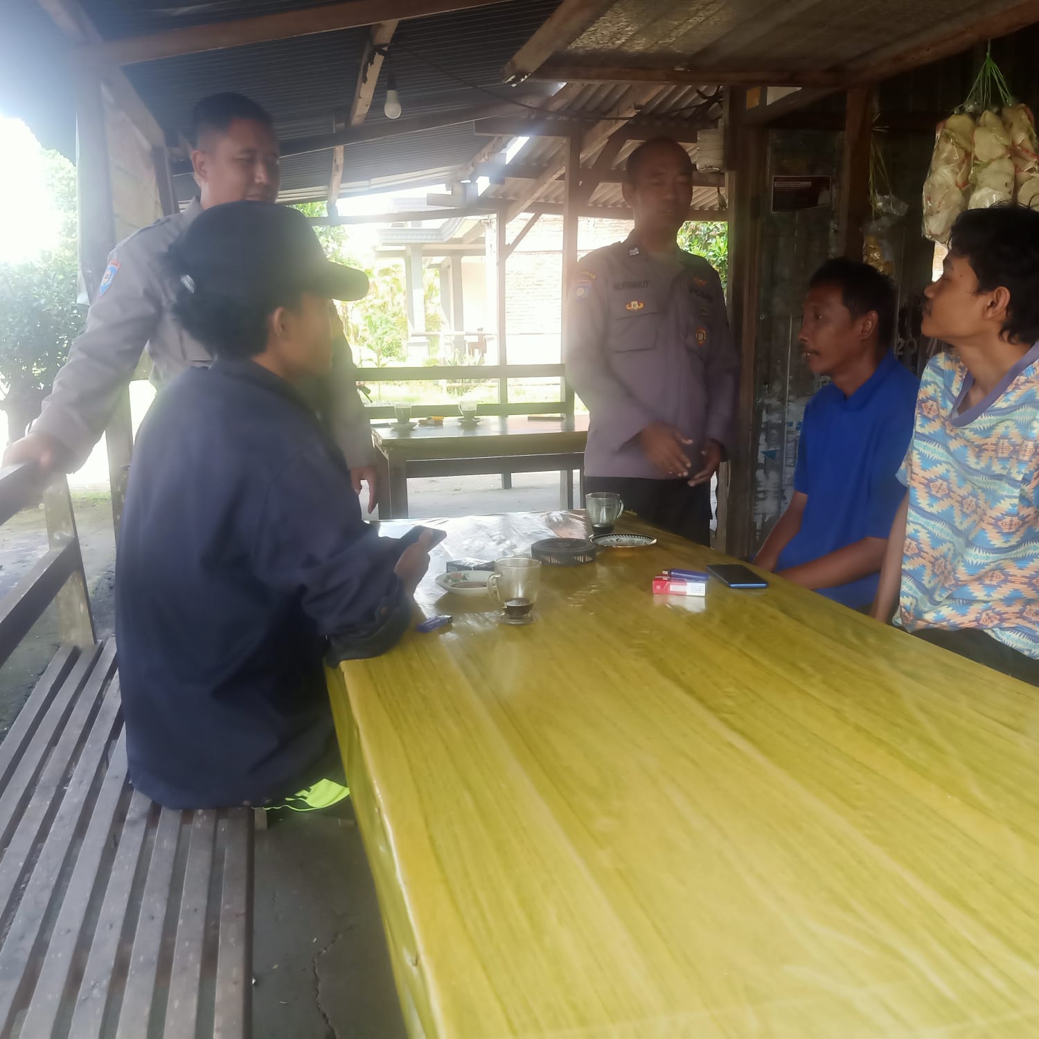 Jaga Kamtibmas di Siang Hari, Personel polsek Jatikalen Patroli Dialogis dengan Warga masyarakat Desa Jatikalen