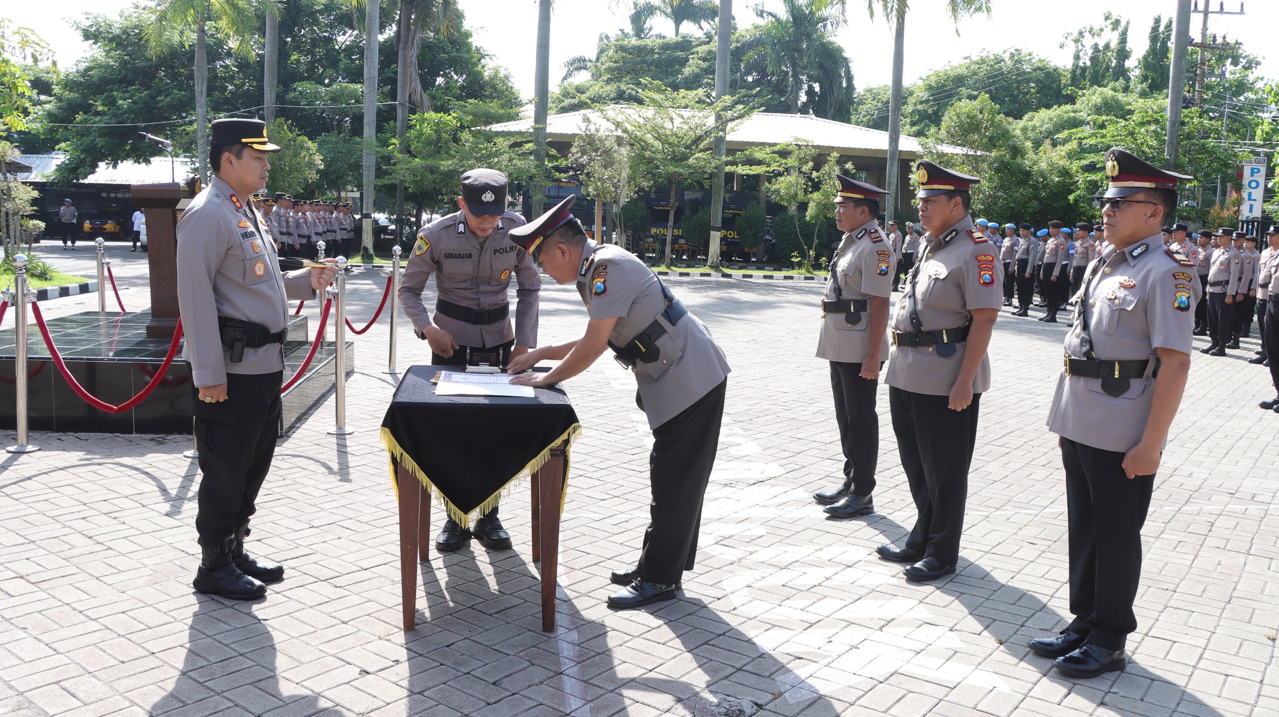 Sertijab Kasat Binmas dan Kasipropam, Kapolres Nganjuk Tekankan Integritas