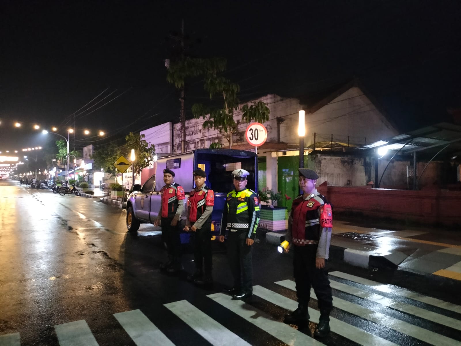 Patroli Blue light, Polres Nganjuk Pastikan Kamtibmas Kondusif Pasca Nataru