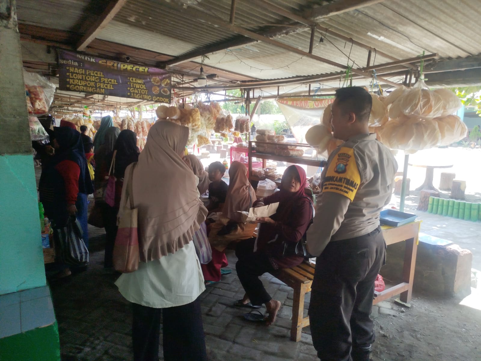 Hari Libur Tahun baru Polsek Jatikalen Laksanakan Patroli Wisata Pemandian air panas