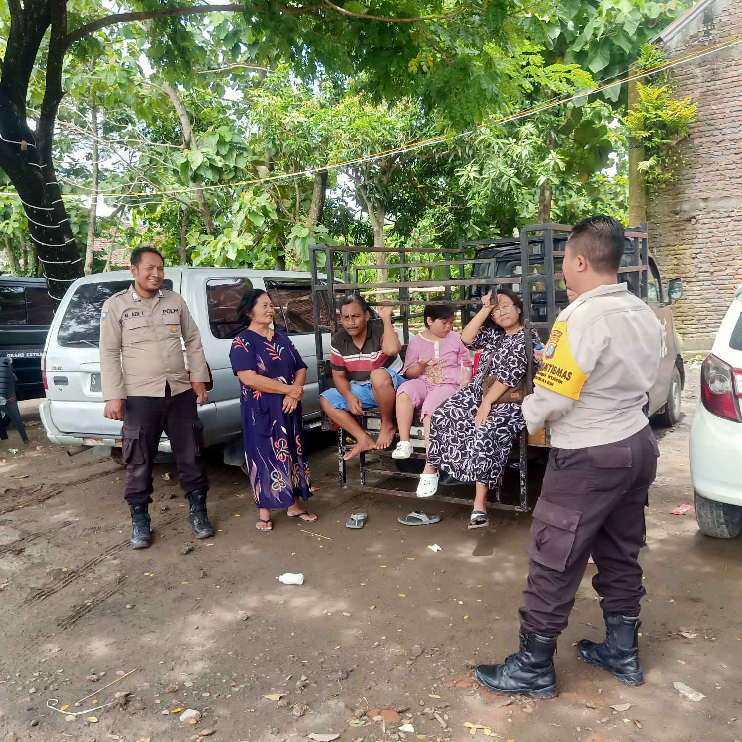 Patroli Dialogis Siang Hari Polsek Jatikalen Dengan Warga masyarakat Desa Gondang Wetan