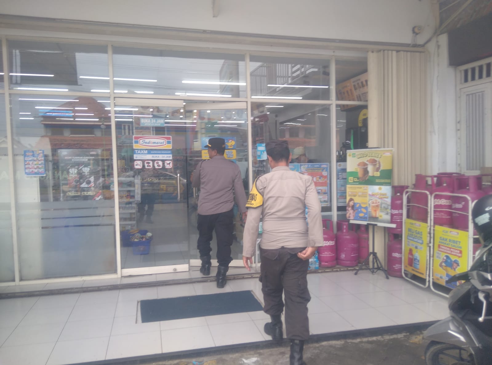 Polsek Kertosono Gelar Patroli Pertokoan untuk Cegah Curanmor di Toko Swalayan