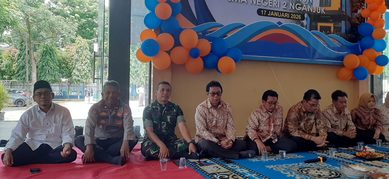Kapolsek Nganjuk Kota Hadiri Tasyakuran HUT ke-52 SMA Negeri 2 Nganjuk