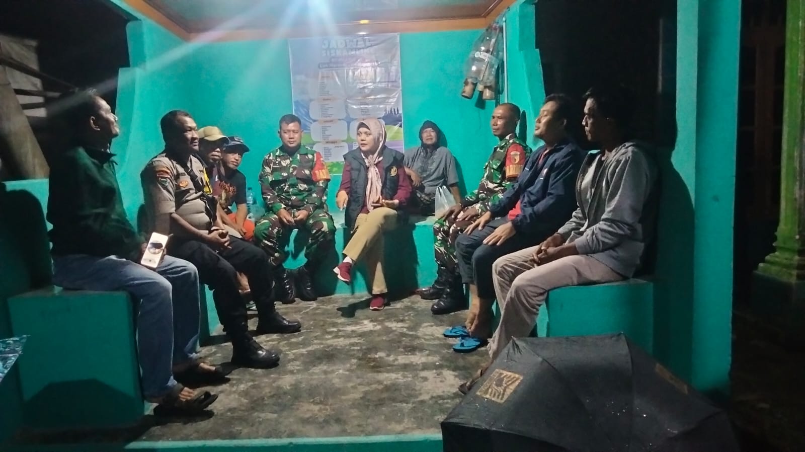 3 Pilar Keluarahan Begadung Laksanakan Patroli Sambang Poskamling, Perkuat Siskamling Wujudkan Lingkungan Aman