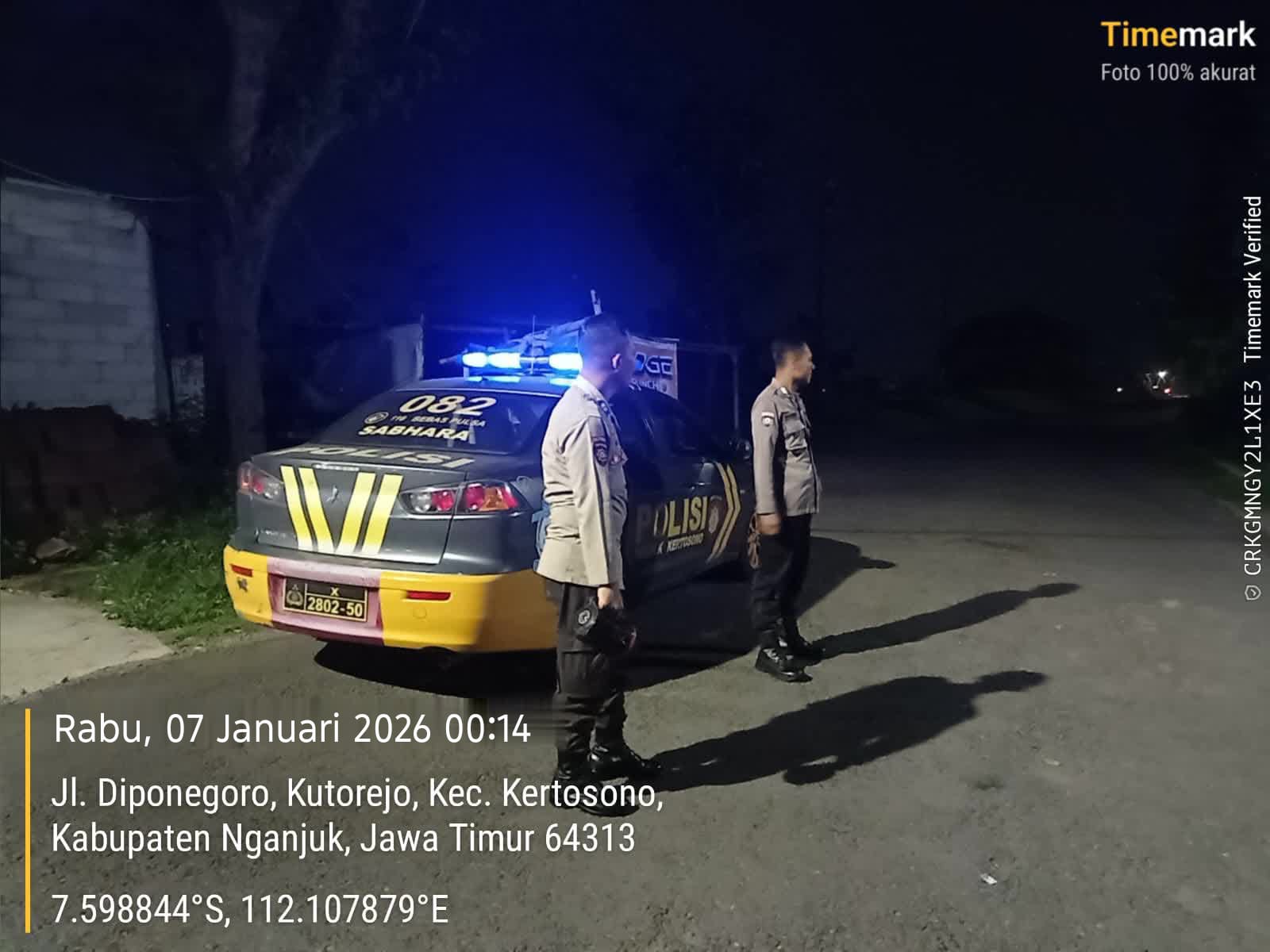 Patroli Pemukiman Cegah Tindak Kejahatan Saat Dini Hari