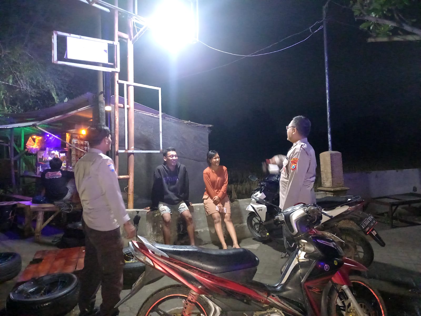 Berikan Rasa Aman, Polsek Jatikalen Gelar Patroli Dialogis di Desa Ngasem