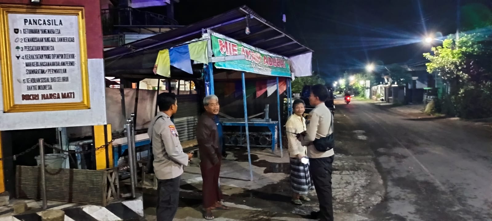 Polsek Warujayeng Tingkatkan Patroli Malam, Ajak Warga Peduli Keamanan Lingkungan