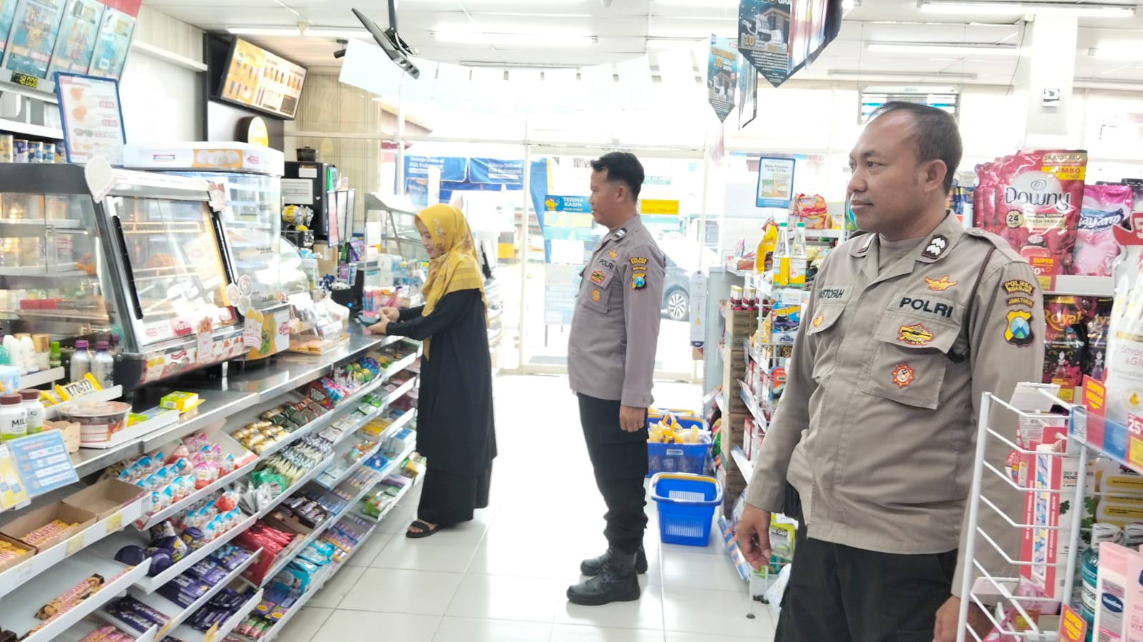 Polsek Kertosono Gelar Patroli di Toko Swalayan, Berikan Himbauan Kamtibmas Waspada Curanmor