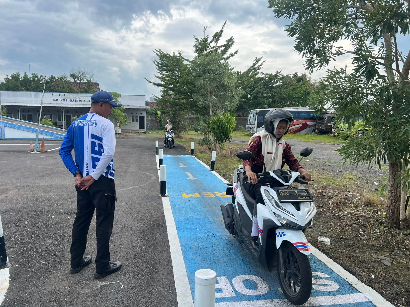 Polantas Menyapa, Pelajar Nganjuk Antusias Manfaatkan Layanan SIM PESIAR