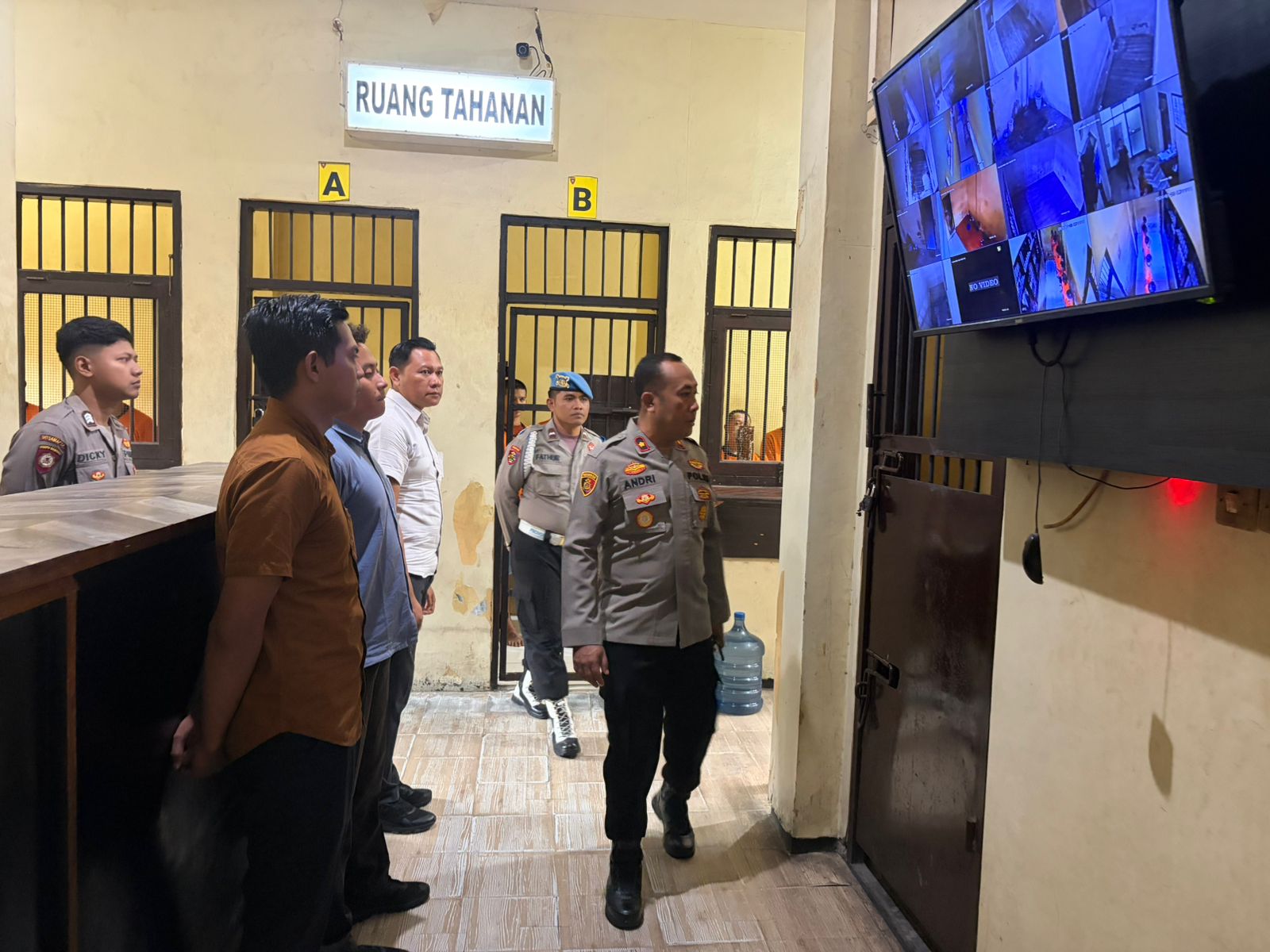 Kapolres Nganjuk Tekankan Keamanan Tahanan, Wakapolres Lakukan Kontrol Ruang dan Sistem Pengamanan