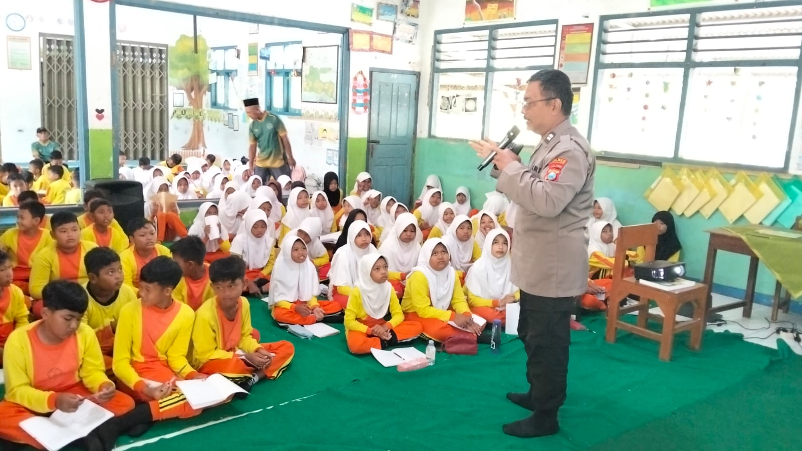 Polsek Jatikalen Berikan Himbauan “Stop Bullying” di Sekolah