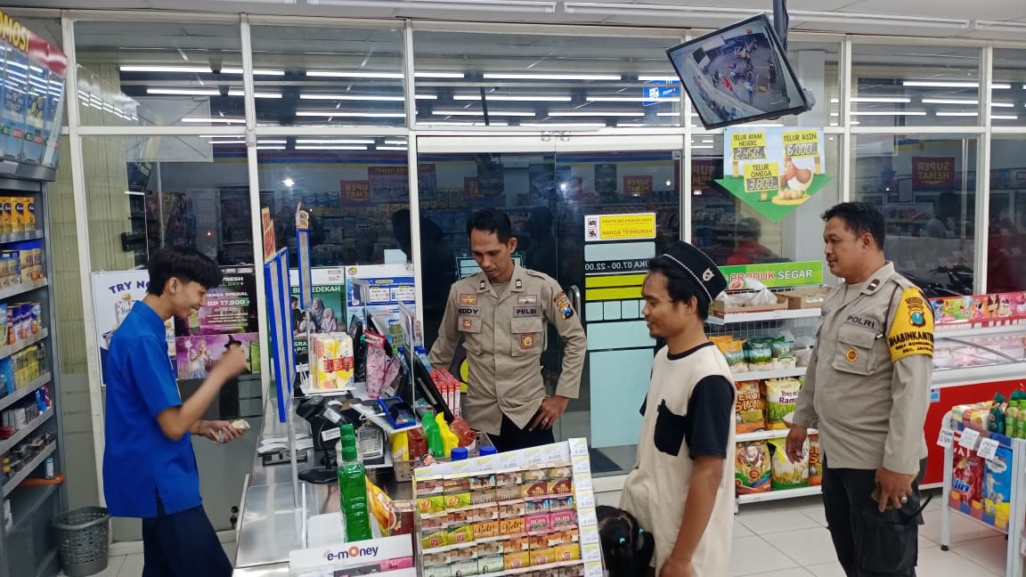 Patroli Indomaret Personil Polsek Jatikalen Berikan Himbauan Dan Pesan Kamtibmas