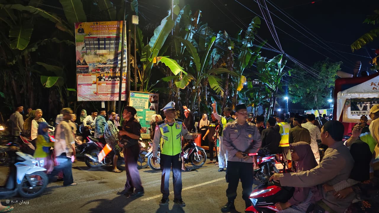 Kapolsek Warujayeng Hadiri dan Pimpin Pengamanan Haflah Akhirussanah Ponpes Miftakhul Mubtadiin Krempyang