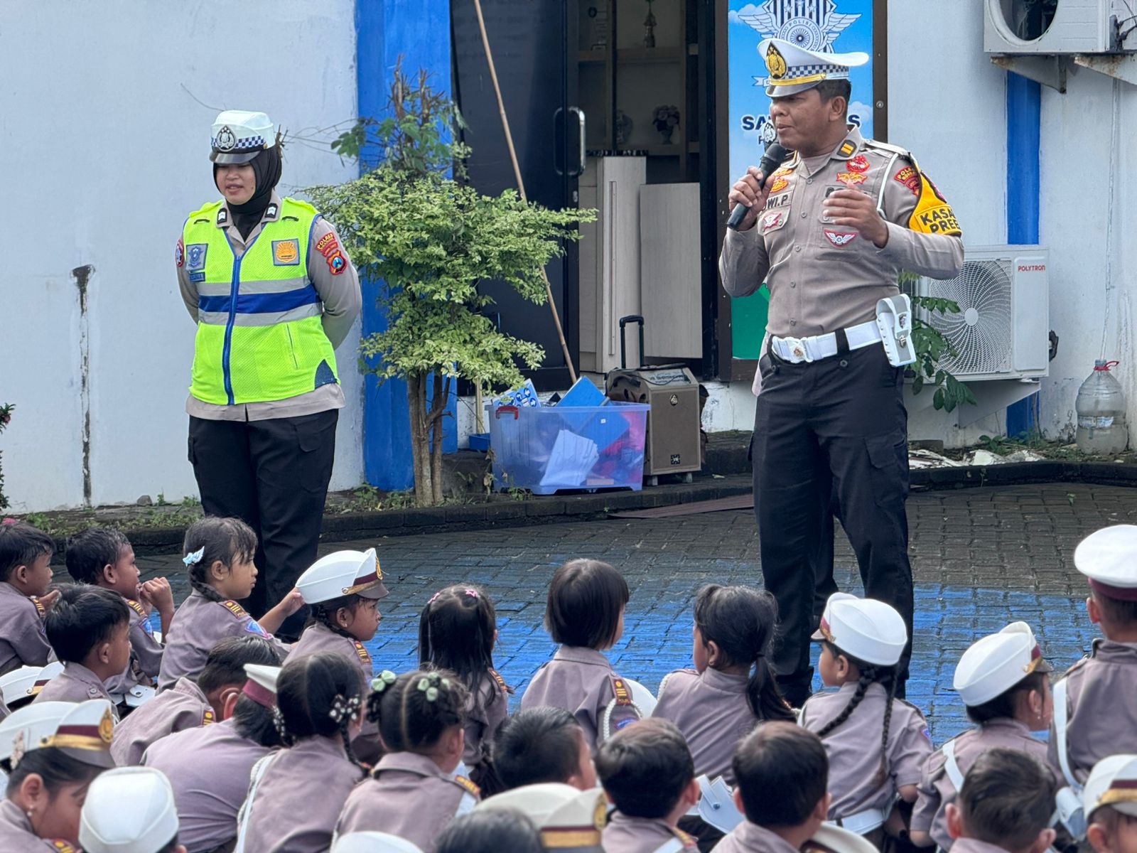 Open House & Polsanak, Satlantas Nganjuk Sambut TK Kemala Bhayangkari dengan Edukasi Seru Bersama Boneka Semeru
