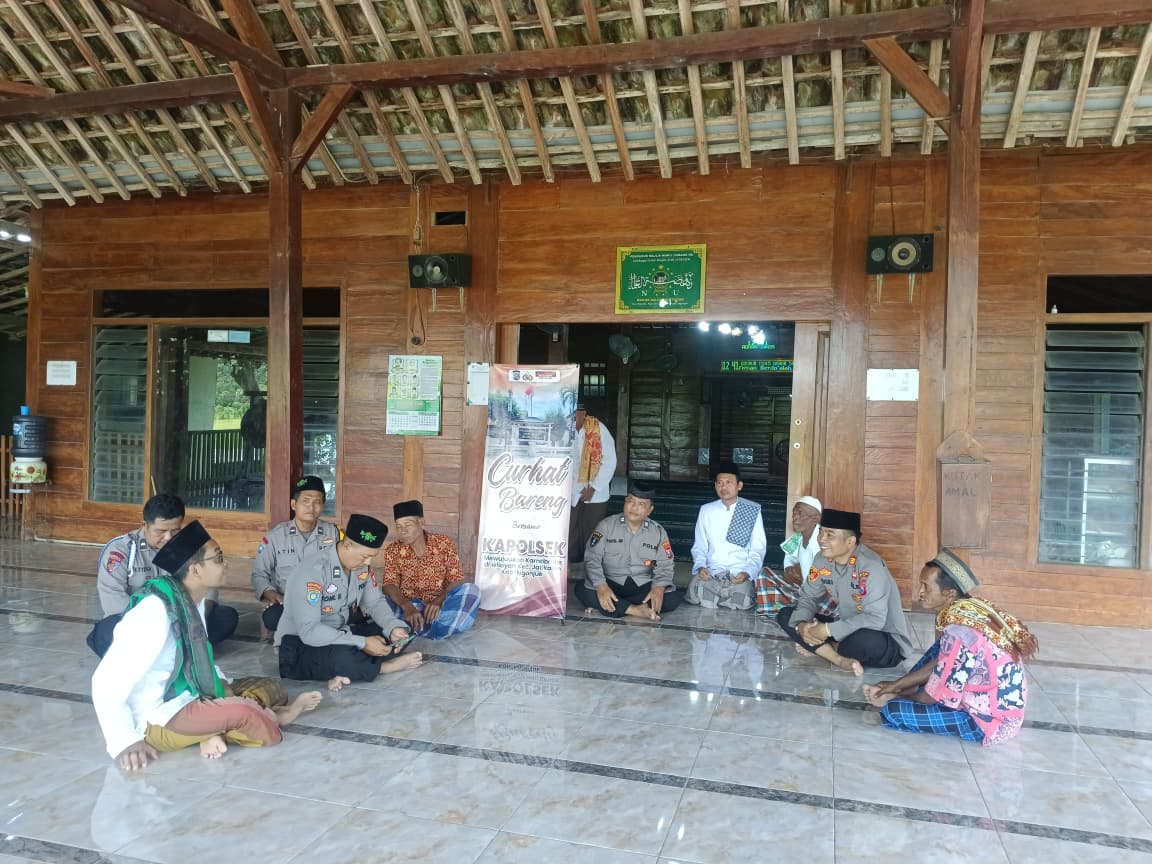 Kapolsek Jatikalen Melaksanakan Giat Jum’at Curhat di Masjid Al Mutaqin Desa Pule Kec Jatikalen
