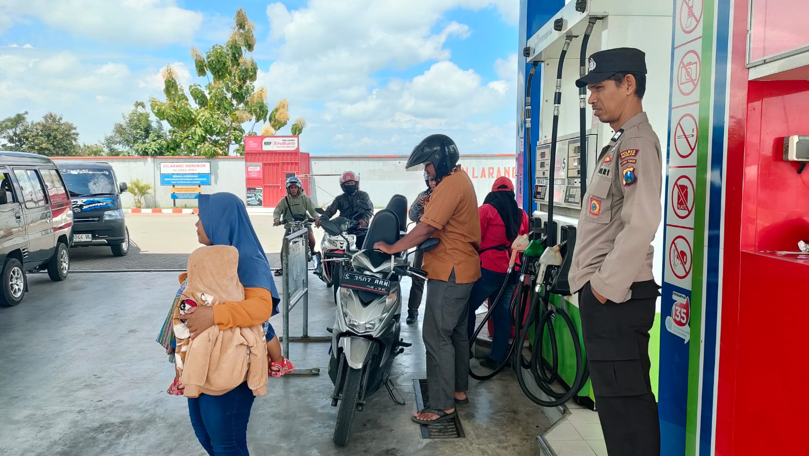 Jaga Kamtibmas di Malam Hari, Personel polsek Jatikalen Patroli Dialogis dengan Pemuda dan masyarakat Desa Ngasem