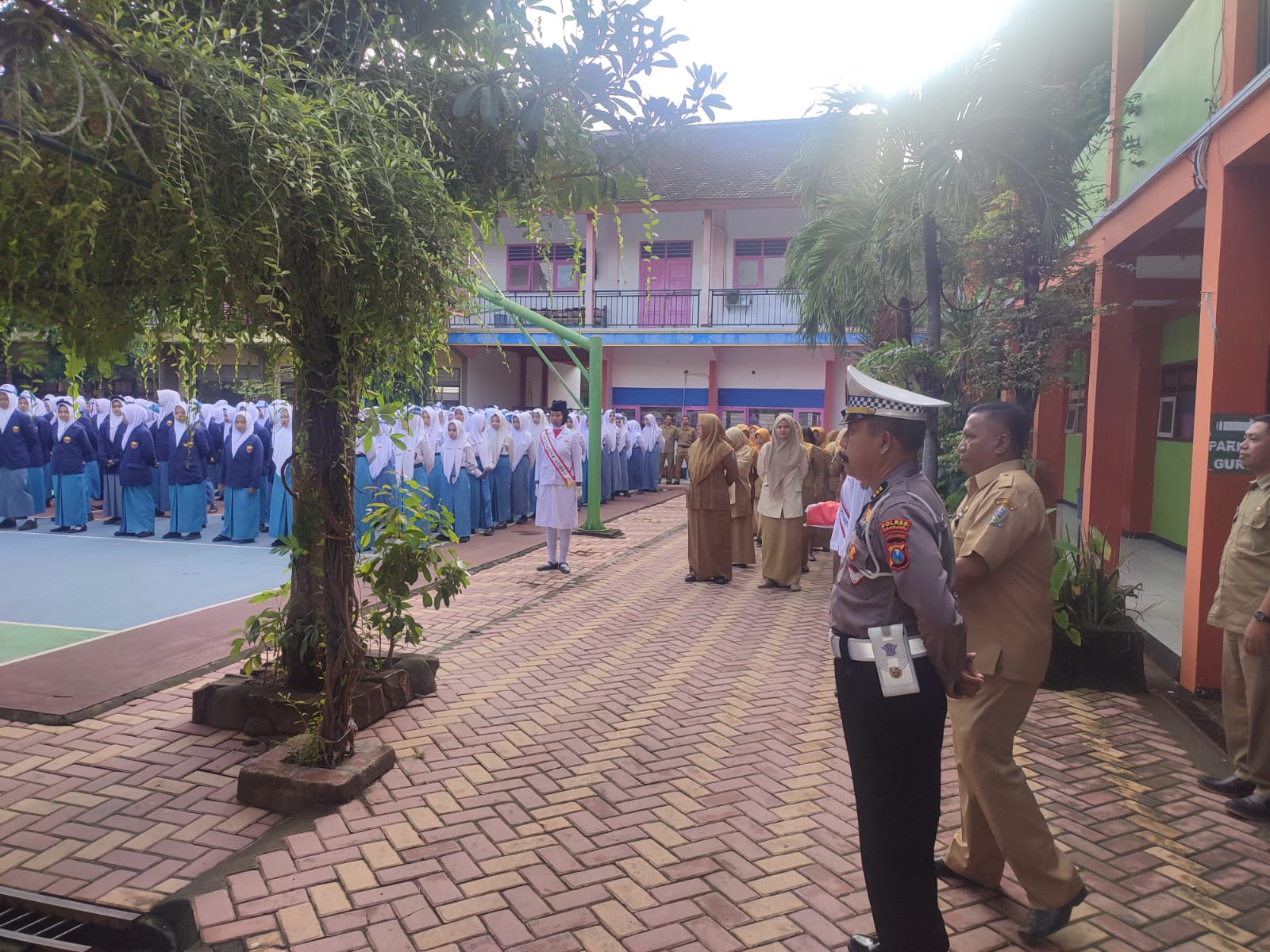 Kanit Lantas Polsek Nganjuk Kota Jadi Pembina Upacara di SMK N 2 Nganjuk, Tekankan Tertib Berlalu Lintas