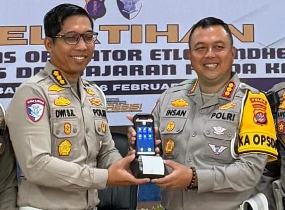 ETLE Mobile Handheld Perkuat  Modernisasi Penindakan Lalu Lintas di Kaltim