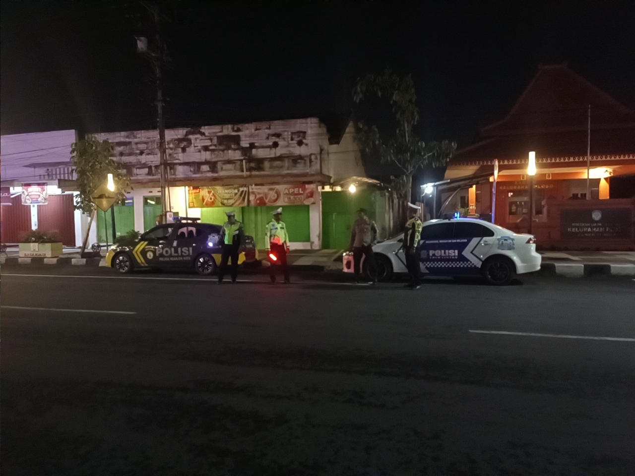 Patroli S.R.E.G Cipta Kondisi  Gabungan Personil Polres Nganjuk Sasar Titik Rawan Malam hingga Dini Hari