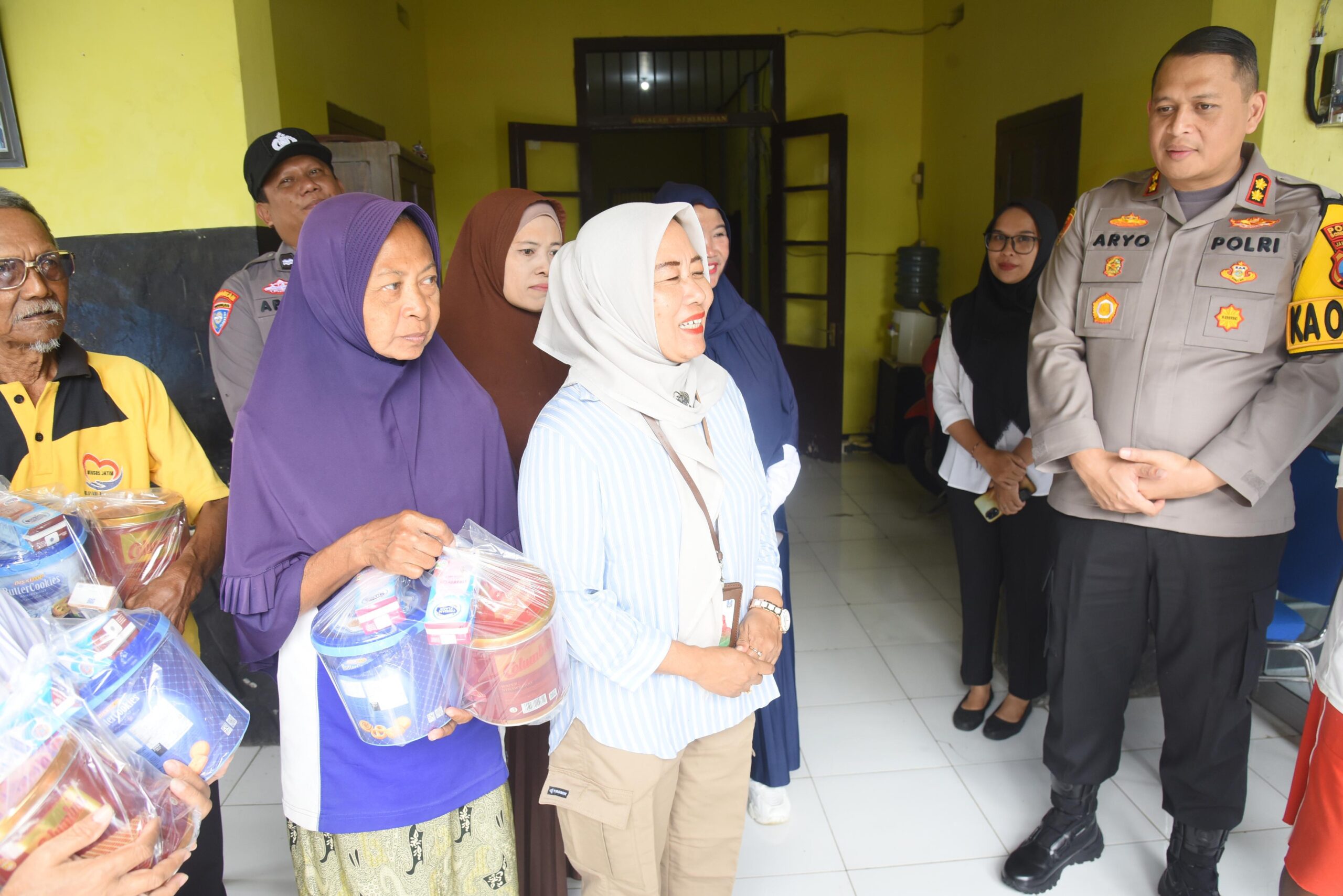 Polri Peduli : Polres Bondowoso Salurkan Bantuan dan Kunjungi Panti Jompo