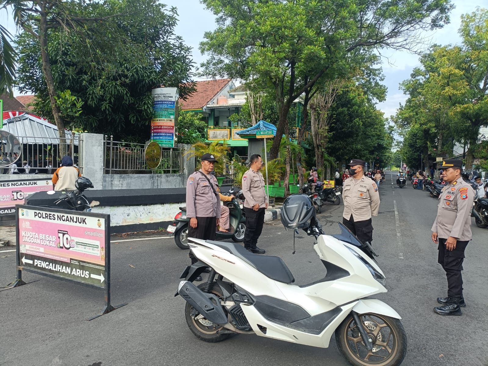 Polsek Nganjuk Kota Laksanakan Pengamanan dan Pengawalan Pawai Gebyar Ramadhan 1447 H