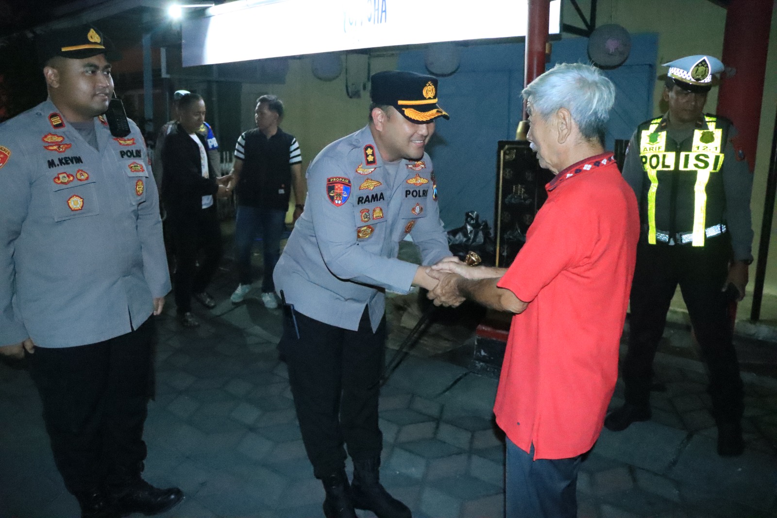 Pastikan Imlek Kondusif, Kapolres Gresik Tinjau Pengamanan di Klenteng Kim Hin Kiong