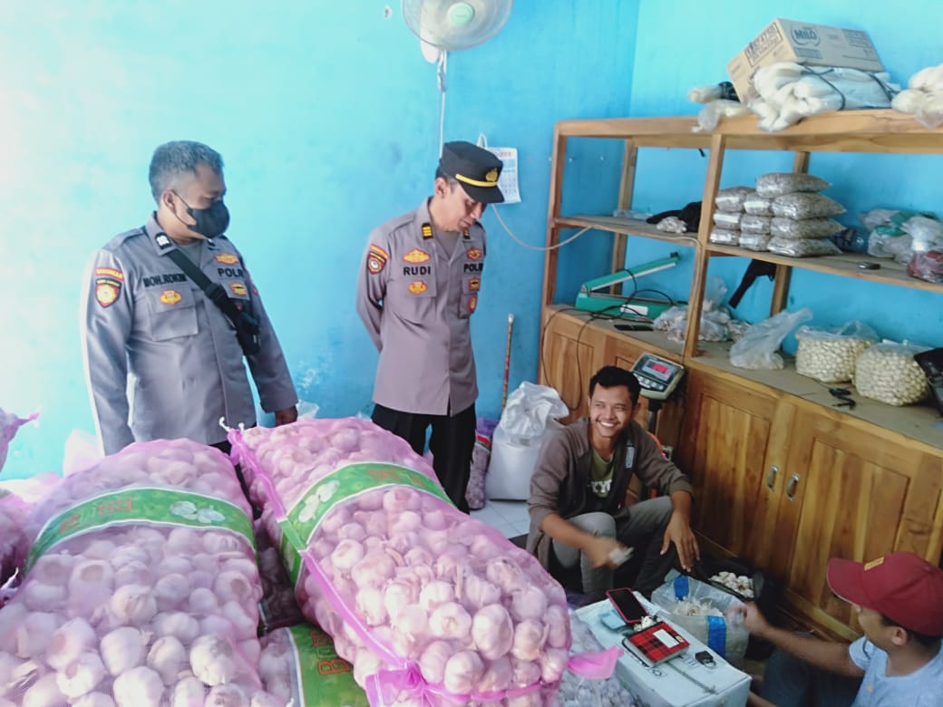 Polsek Nganjuk Kota Patroli Cek Ketersediaan dan Harga Bahan Pokok Selama Ramadhan