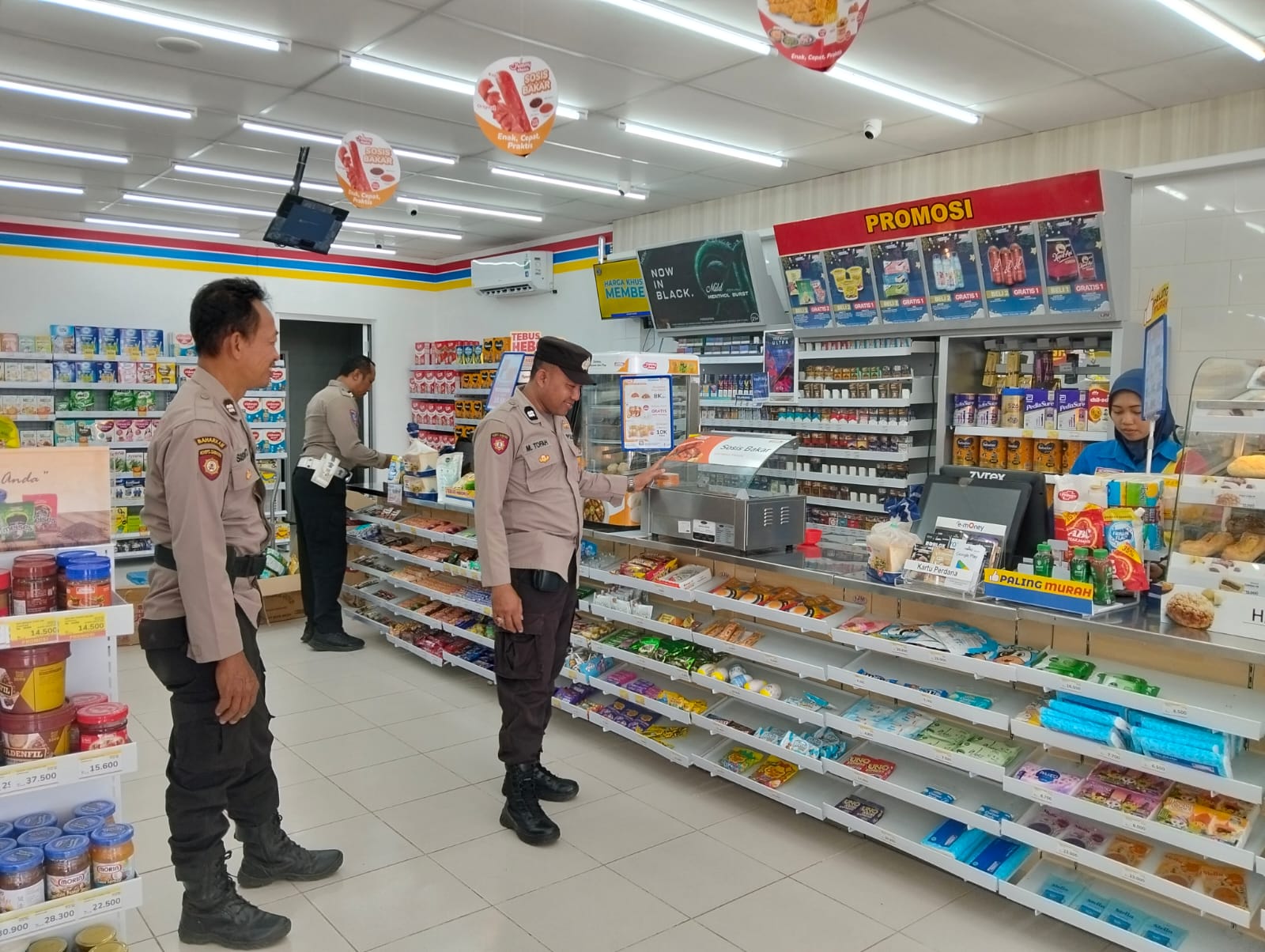 Polsek Kertosono Intensif Berikan Himbauan Waspada Curanmor Saat Patroli Pertokoan di Bulan Ramadhan