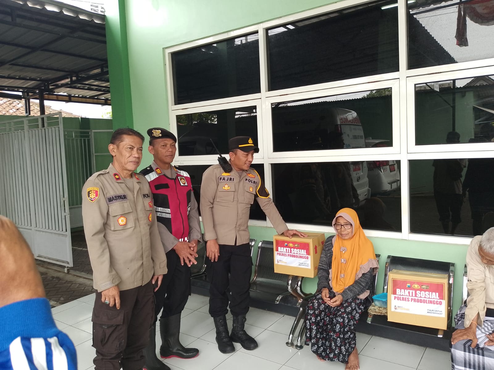 Polres Probolinggo Salurkan Bansos untuk Korban Longsor dan Banjir