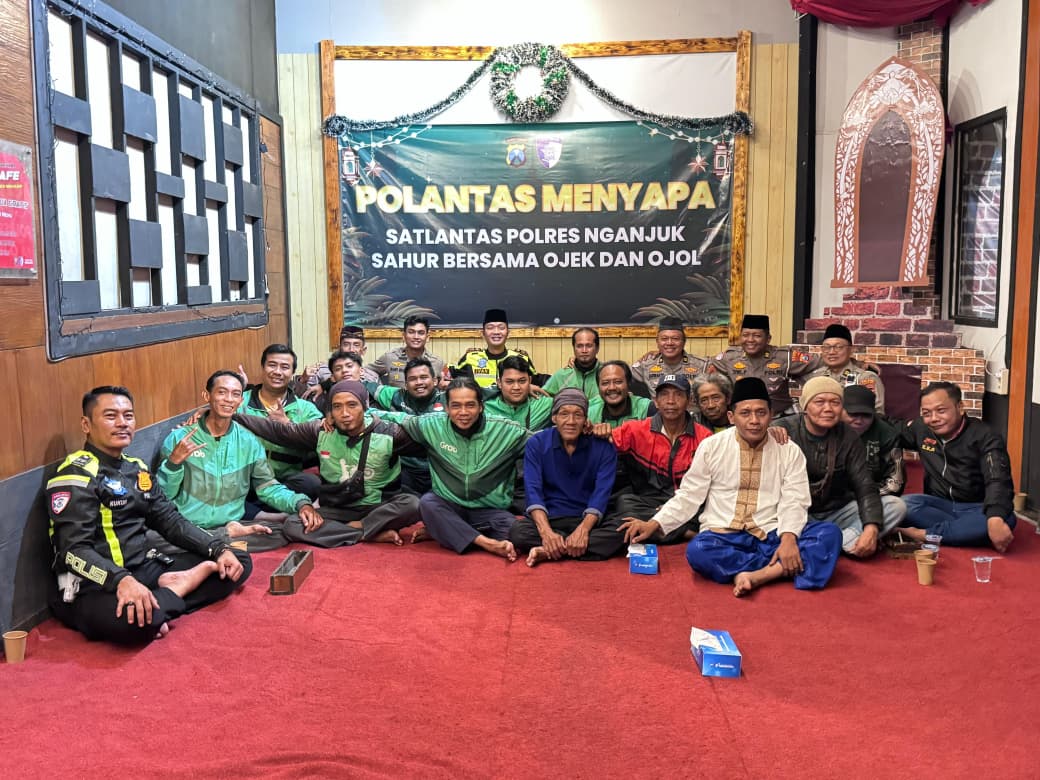 Hangatnya Sahur Bersama di Pos 12.0 Pujahito, Polres Nganjuk dan Komunitas Ojol Perkuat Komitmen Keselamatan