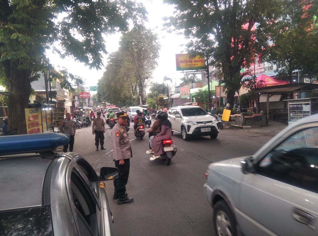 Cegah Gangguan Kamtibmas Polsek Kertosono Patroli Jelang Buka Puasa