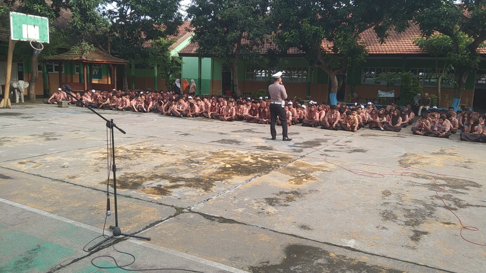 Polsek Warujayeng Beri Penyuluhan Pencegahan Kenakalan Remaja kepada Siswa SMP Negeri 3 Tanjunganom