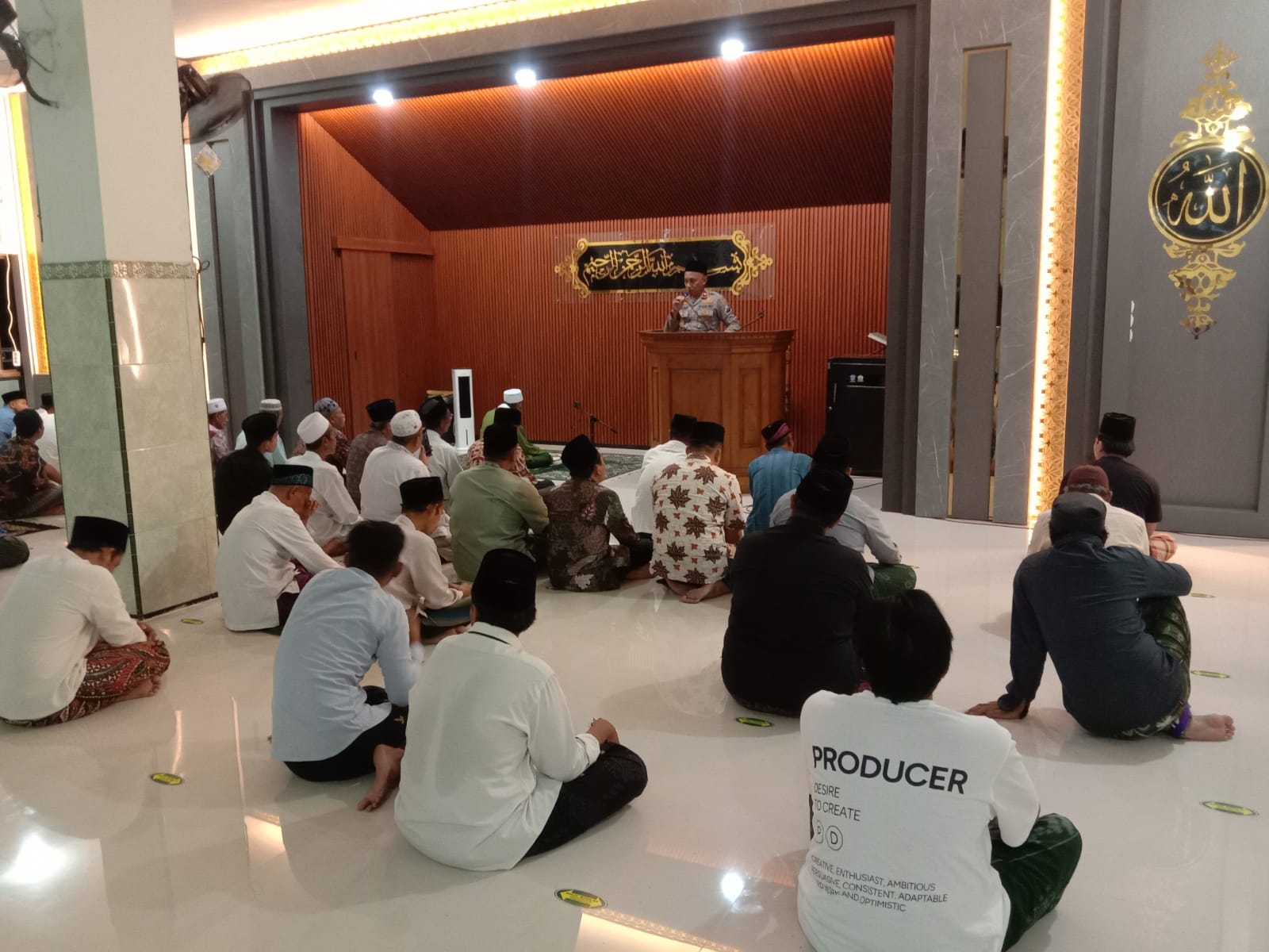 Kapolsek Warujayeng Sampaikan Pesan Kamtibmas Saat Kultum di Masjid Besar Nurul Huda Tanjunganom