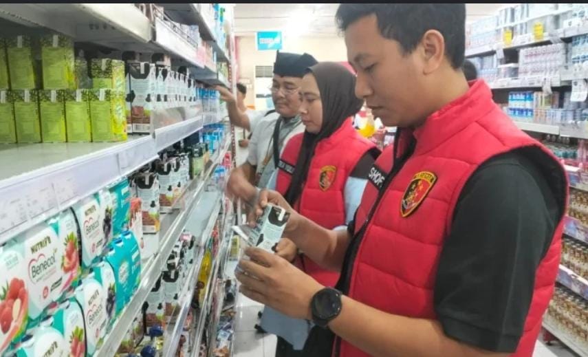 Satgas Pangan Polresta Banyuwangi Ingatkan Swalayan Tarik Produk Hampir Kedaluwarsa