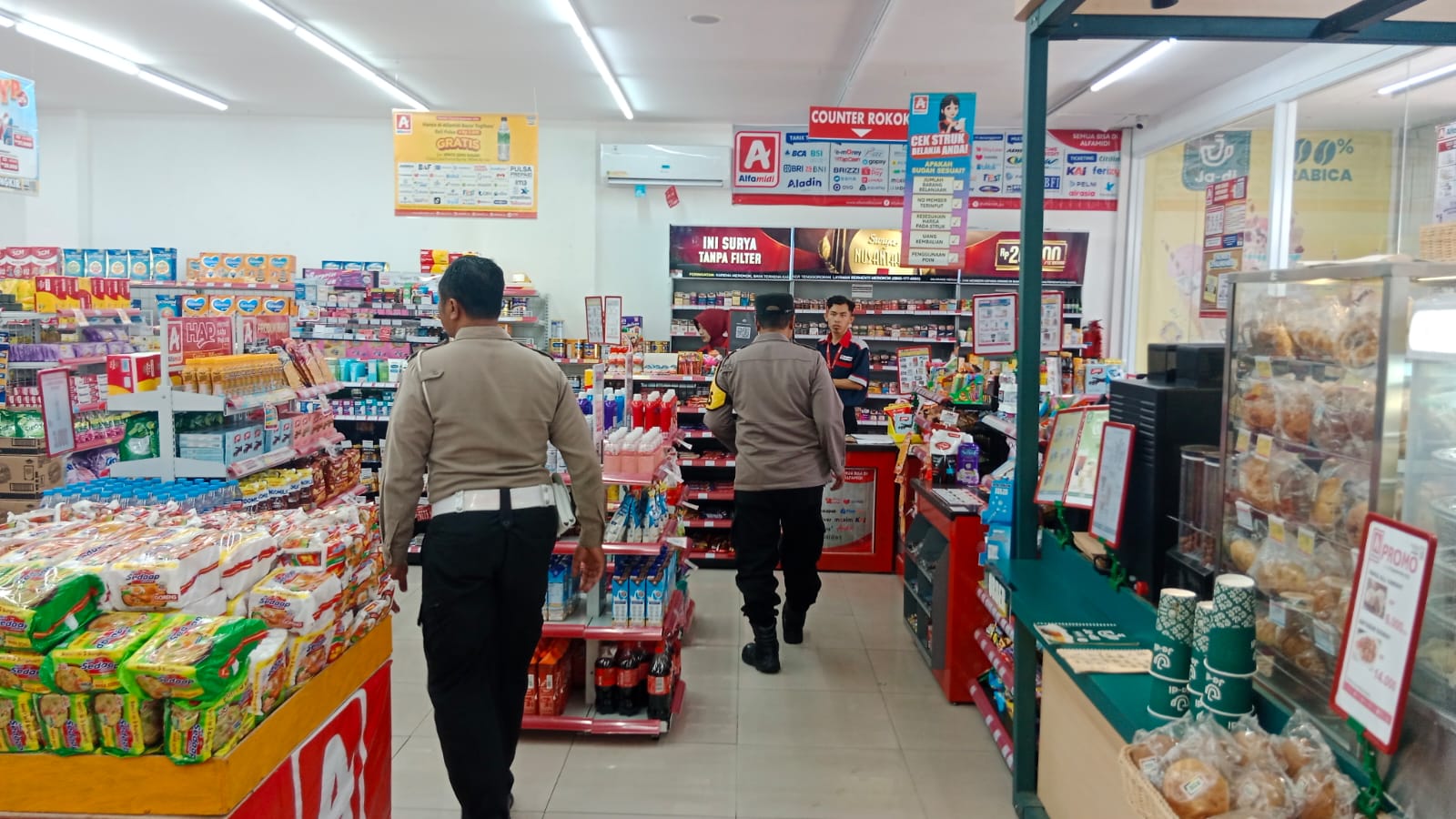 Polsek Kertosono Intensif Berikan Himbauan Waspada Curanmor Saat Patroli Pertokoan di Bulan Ramadhan