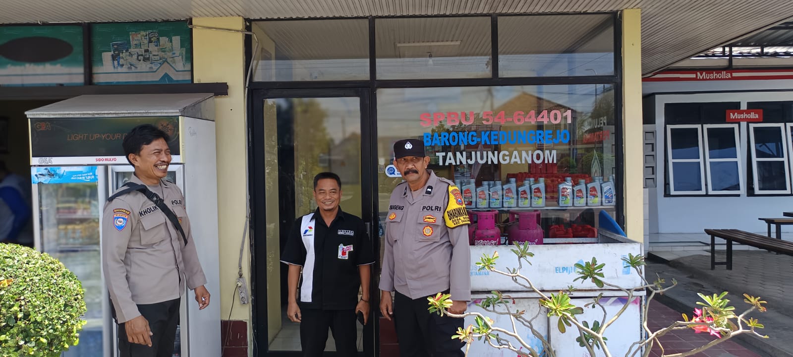 Pantau Stok BBM, Polsek Warujayeng Patroli ke SPBU