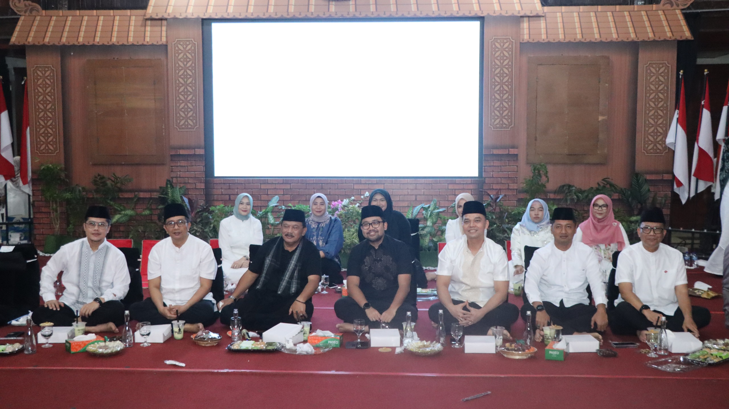 Kapolres Nganjuk Pantau Pengamanan Buka Bersama 10 Ribu Warga di Alun-Alun