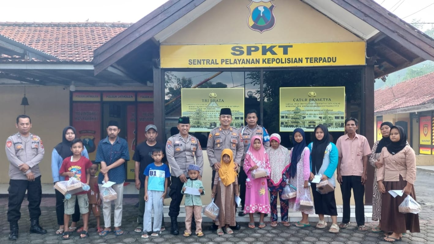 ‎Kapolsek Jatikalen Berikan Santunan Anak Yatim/Yatim-piatu Di Bulan Ramadhan Penuh Berkah