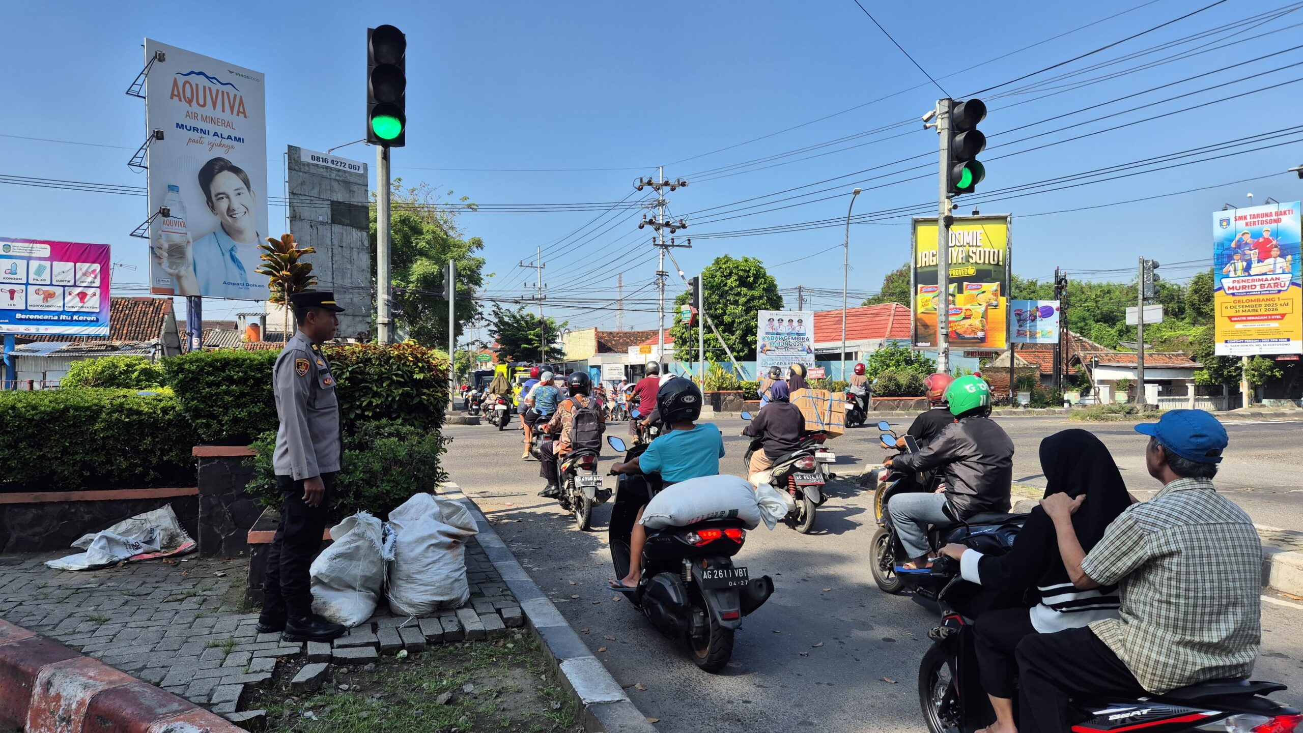 Antisipasi Kemacetan, Personel Pos Pam Kertosono Pantau Arus Lalu lintas