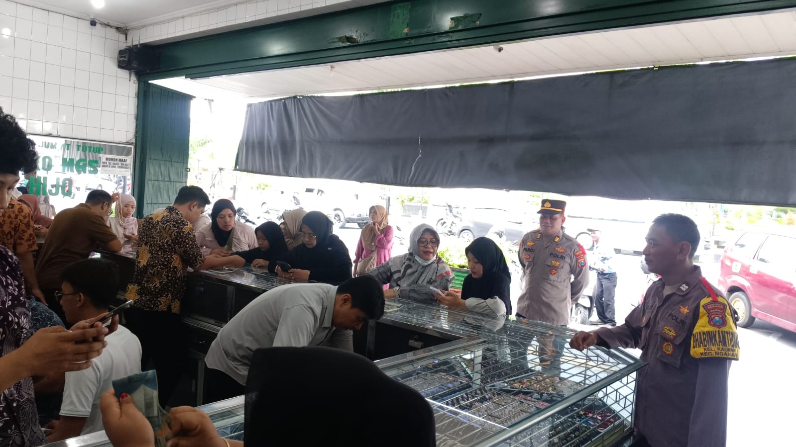 Antisipasi Aksi Kriminalitas Jelang Idul Fitri, Polsek Nganjuk Kota Intensifkan Patroli Toko Emas