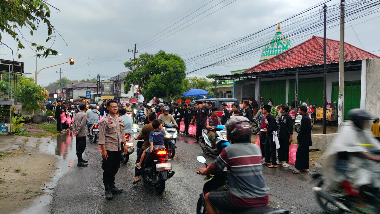 Memasuki Pekan Terakhir Ramadhan, Polsek Warujayeng Tingkatkan Intensitas Patroli Demi Jaga Kamtibmas