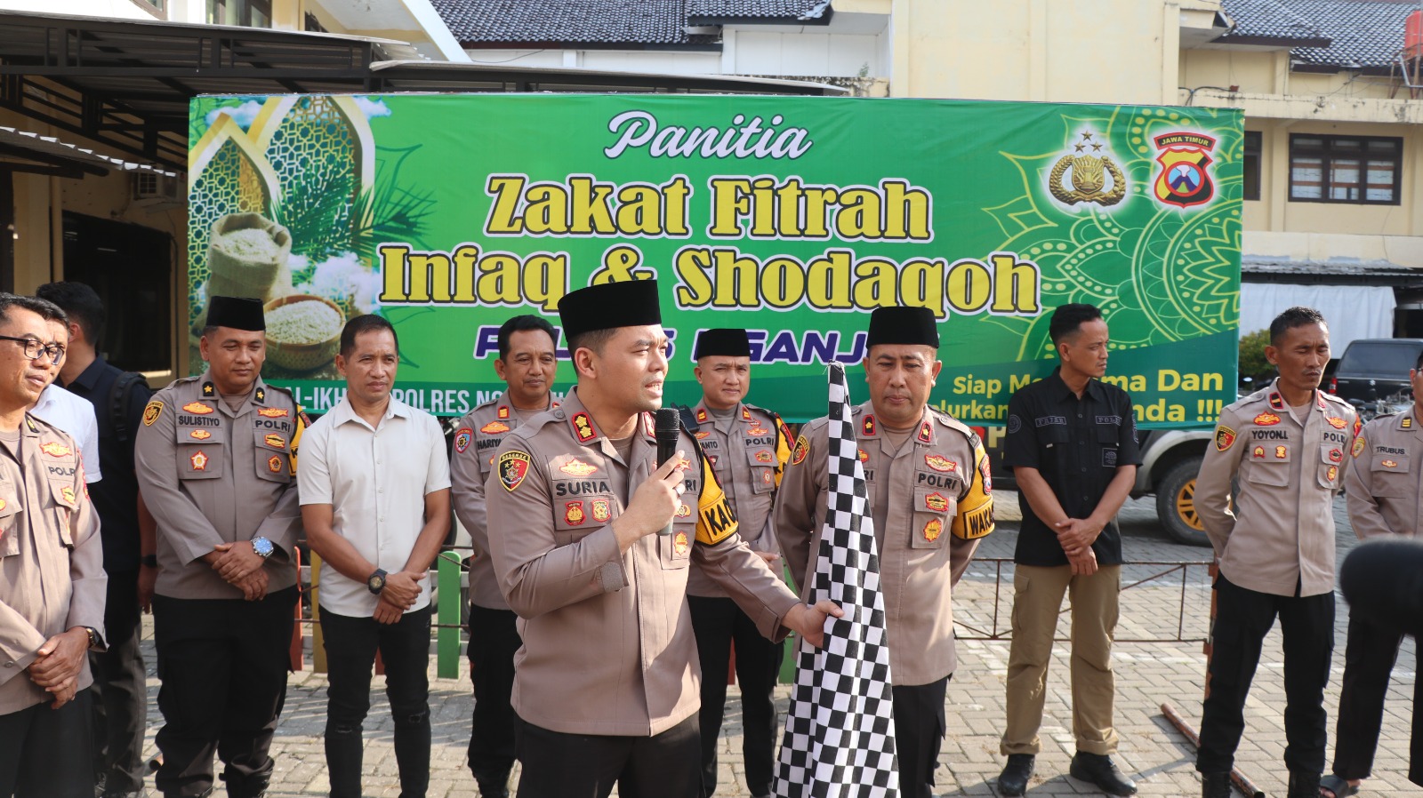Dari Polisi untuk Warga, Ribuan Zakat Fitra Polres Nganjuk Dikirim ke Pelosok Naik Motor Dinas