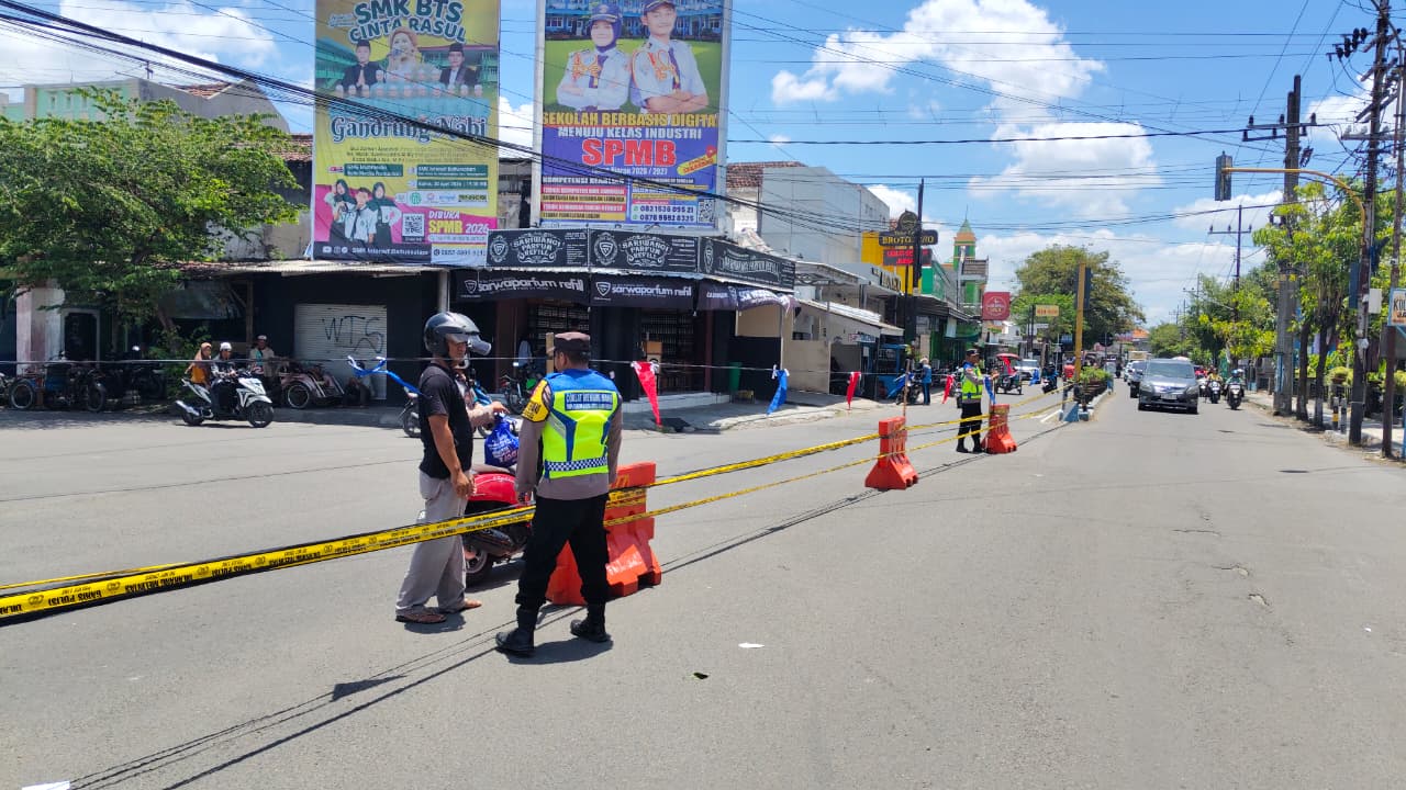 Polsek Warujayeng Lakukan Rekayasa Lalu Lintas di Jalan A. Yani, Antisipasi Lonjakan Arus Mudik Lebaran